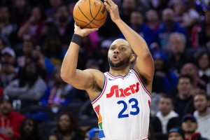 开云体育-美滋滋！戈登跳出合同后76人又将其底薪签回 能从联盟拿130万补贴