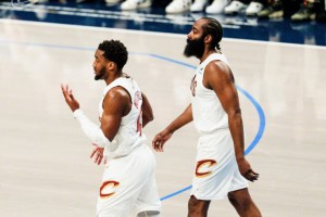 开云下载-骑士主场战鱼腩！哈登再添新帮手，携手米切尔剑指2连胜追前三