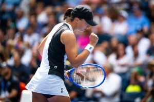 开云官网-斯瓦泰克2-0横扫亚历山德洛娃，取大满贯11连胜晋级美网八强