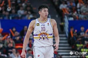 开云官网-效率不错但罚球还得练练！邹雨宸替补6中4&amp;罚球5中2拿10分5板
