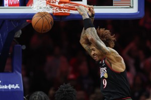 开云APP-战意很浓！乌布雷上半场12投5中&amp;三分8中4 砍下16分2板2断